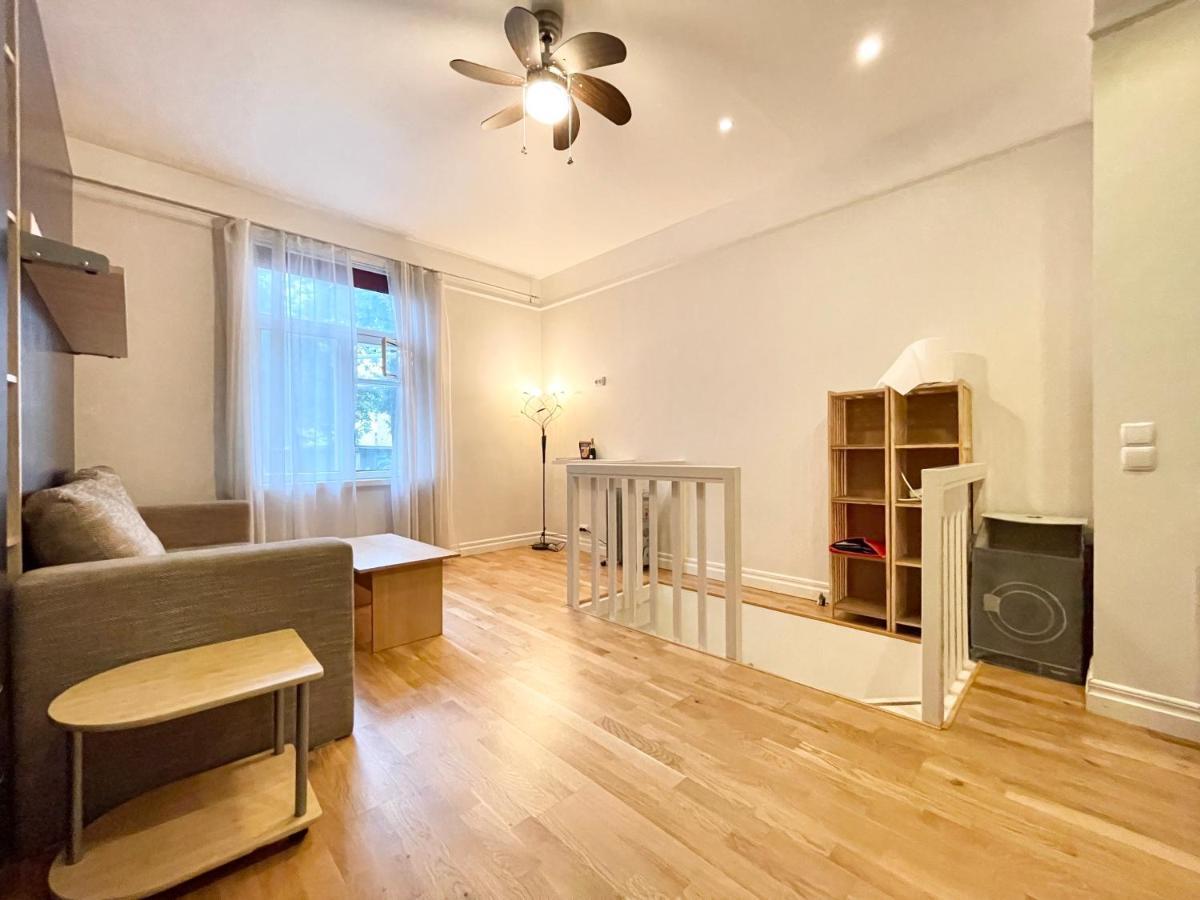 Апартаменты Cosy Studio In Historical Building. City Center Таллин Экстерьер фото