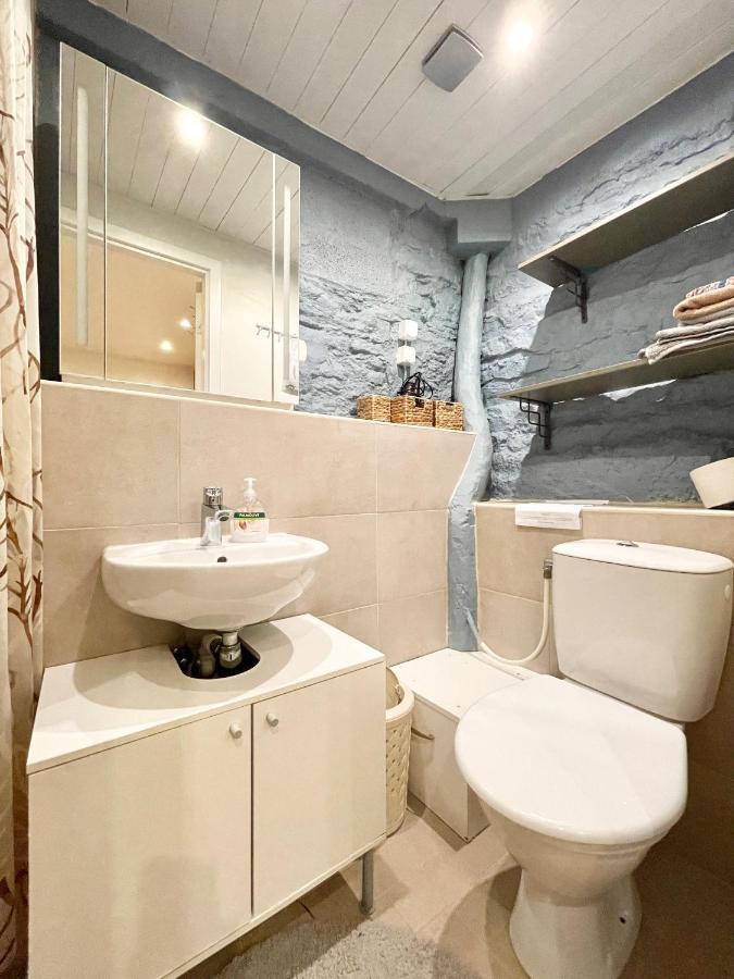 Апартаменты Cosy Studio In Historical Building. City Center Таллин Экстерьер фото